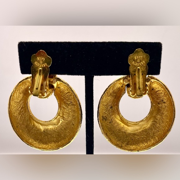 Rare Vintage 1970s Signed Kenneth Lane Gold Tone Blast Finish Clip On Earrings - Picture 5 of 8